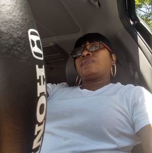 Meet your Posher, Hiya